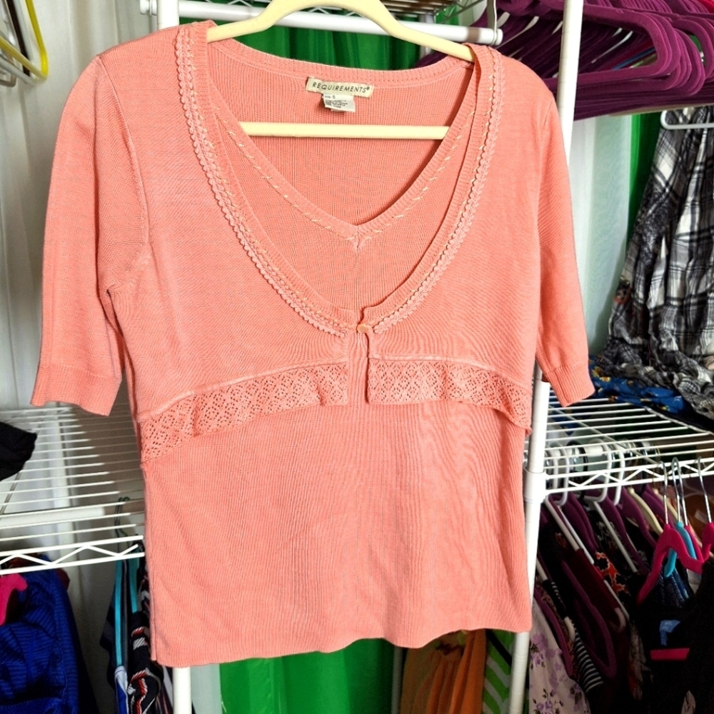 REQUIREMENTS PINK SHORT SLEEVE SWEATER SIZE SMALL